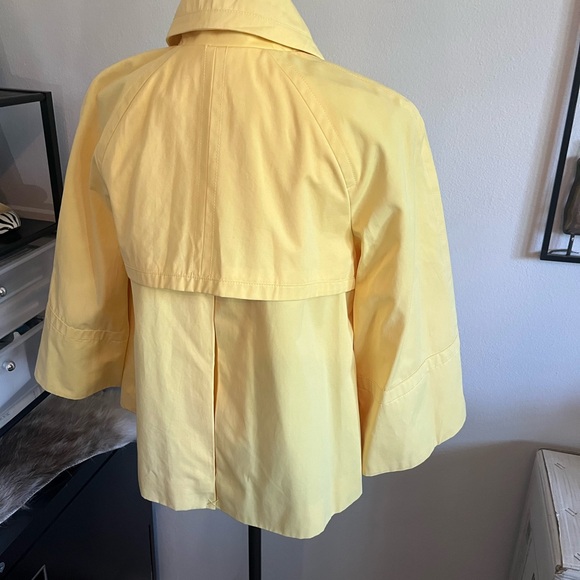Rain Coat Styles and Company Water Resistent Size Medium in a Beautiful yellow - Picture 8 of 9